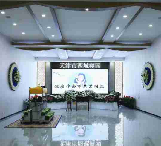  播放老人生前视频、音乐、逝者姓名字幕